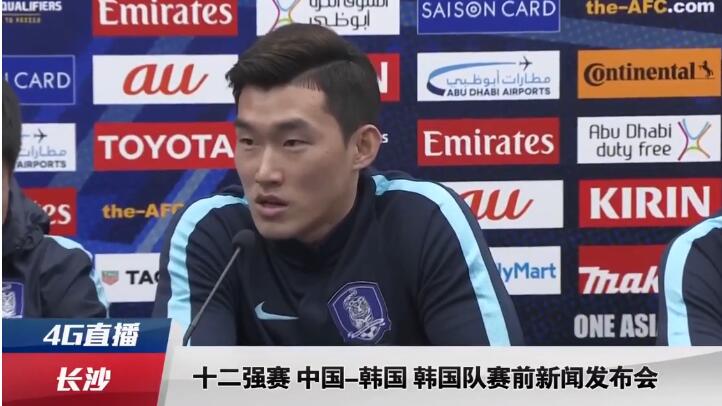 第18分钟，斯特林被踢倒在地，主裁判回看VAR，没有出牌！